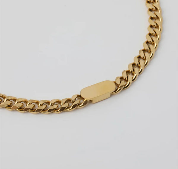 Gold Pendant Necklace