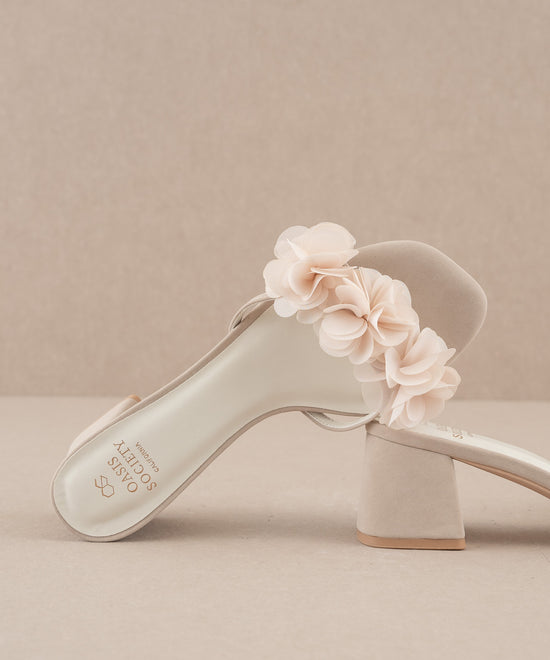 The Noor light grey Romantic petal heels