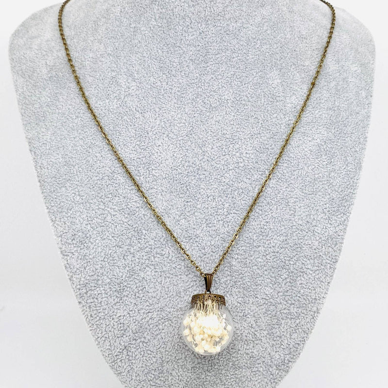 Dried Flowers Floral Ball-shaped Charm Pendant Necklace: Baby’s Breath